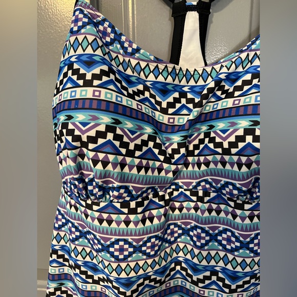 Grad Everest Swim Top - Picture 2 of 6